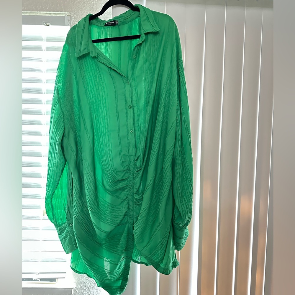 PRETTYLITTLETHING GREEN TEXTURED GATHERED DETAIL LONG SLEEVE SHIRT DRESS (US 20)
